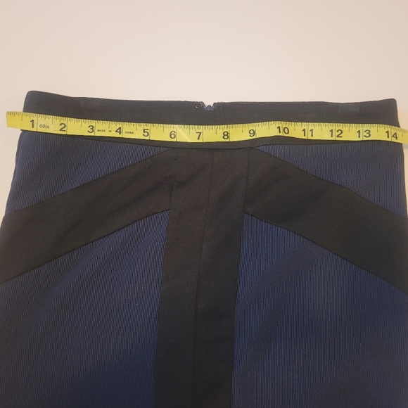 BCBGeneration Classic Short Navy with Black Accent Skirt Size 6 - Picture 6 of 6